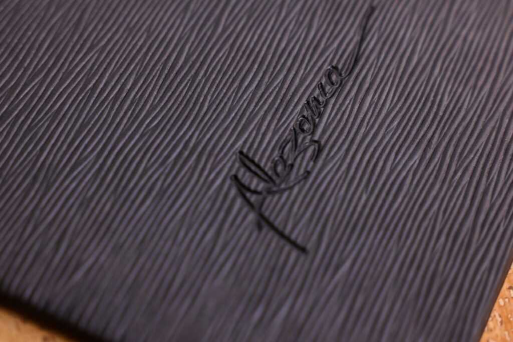 hard bill folder alazonia